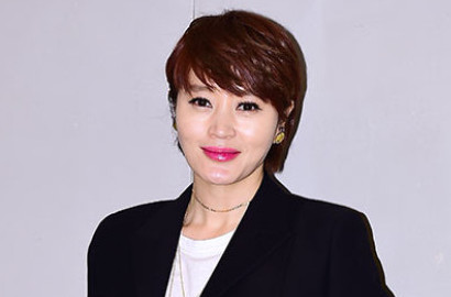 Berambut Pirang, Seksinya Kim Hye Soo Siap Menembak di 'A Special Lady'