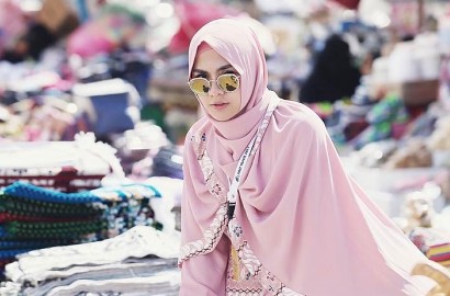 Usai Syahrini, Vicky Shu Ikut Terseret Kasus First Travel?