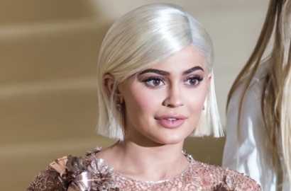 Diisukan Hamil, Kylie Jenner Rogoh Hampir Rp 1 Miliar Beli Perlengkapan Bayi?
