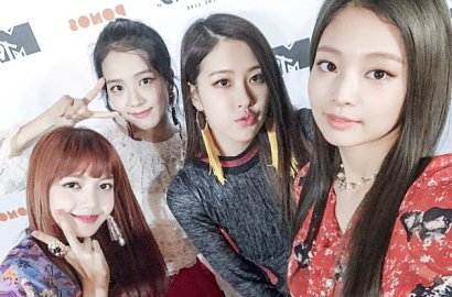 Belum Rilis Lightstick Resmi, Kocaknya Fans Beri Semangat Black Pink dengan Ini