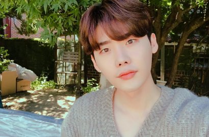 Cuma Tampak dari Belakang, Foto Lee Jong Suk di Italia Ini Bikin Netter Gila