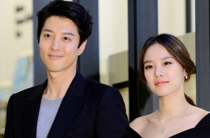 Nuansa Tradisional, Lee Dong Gun dan Jo Yoon Hee Pakai Hanbok di Pernikahan