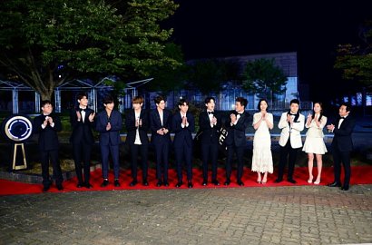 Gantengnya Baekhyun - Kang Daniel cs Ceria Tampil Rapi Berjas di 'Master Key'