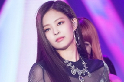 Pakai Dress Hitam dan Pamer S-Line, Jennie Black Pink Sukses Pukau Netter
