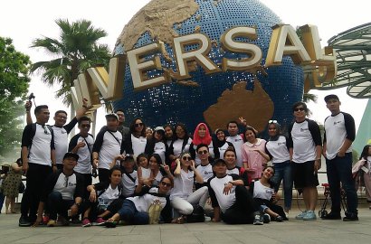 Cuek Dibully, Ayu Ting Ting Tetap Happy Boyong Keluarga Liburan ke Singapura