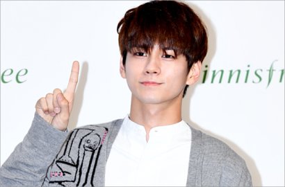 Bermata Biru, Netter Terpukau dengan Visual Ong Sung Woo Wanna One
