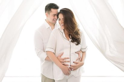 Pemotretan Keluarga Saat Hamil, Putra Pertama Olla Ramlan Bikin Jatuh Cinta