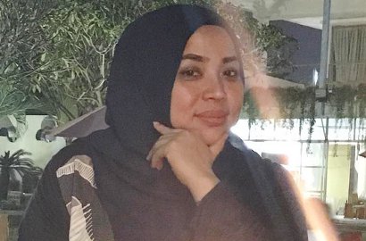 Dandanan Modis Bak ABG, Tulisan Muzdalifah Soal Cinta dan Harta Bikin Netter Bingung