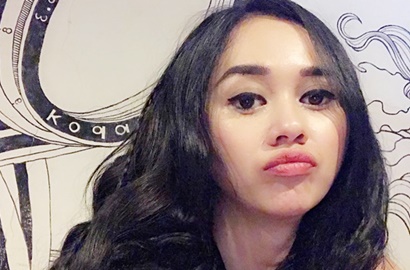 Kembali Kepergok Jalan Bareng, Netter Heboh Soroti Kaki Bule 'Pacar' Aura Kasih