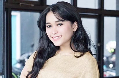 Pamer Foto Liburan di Singapura, Adik Ayu Ting Ting Lagi-Lagi Dicibir Karena Celana