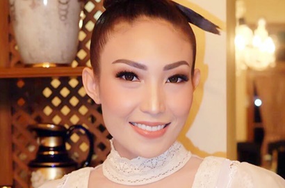 Ayu Dewi Cantik Berkarakter di Pemotretan Ini, Netter: Tengilnya Ilang