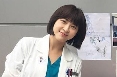 Tidur Pakai Jubah Operasi di Lokasi 'Hospital Ship', Ha Ji Won Diminta Istirahat