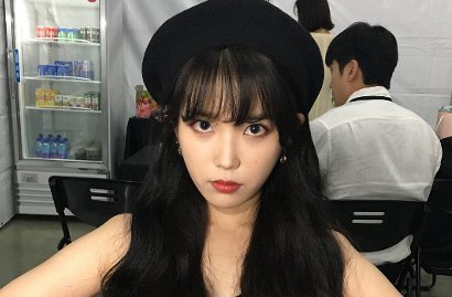 Gaya Santai dan Imut IU Saat Berangkat ke Taiwan Ini Jadi Sorotan