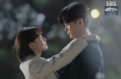 Senangnya Lee Jong Suk Dapat Banyak Perhatian Ibu Suzy di 'While You Were Sleeping'