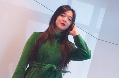 Pose Murung di Postingan Ini, Sulli Bikin Fans Khawatir