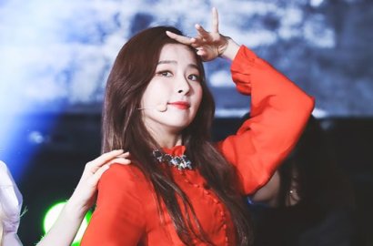 Pose dengan Rambut Kribo, Seulgi Red Velvet Bikin Netter Geleng-Geleng