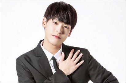 Bakal Cium Bibir Kang Mina, Gantengnya Idol Rookie Ini di '20th Century'