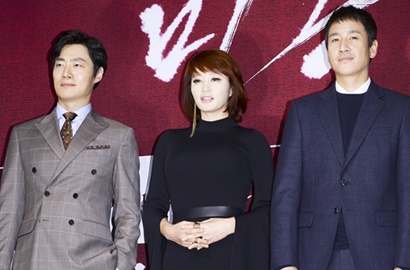 Memesona, Seksinya Kim Hye Soo Tampil Serba Hitam di Jumpa Pers 'A Special Lady'