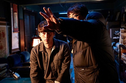 Bareng Yoo Ji Tae, Hyun Bin cs Rencanakan Tangkap Penipu di 'The Swindlers'