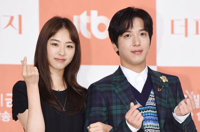 Serasinya Jung Yong Hwa-Lee Yeon Hee cs Gandeng Pasangan di Jumpa Pers 'The Package'