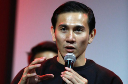 Jadul Abis, Vino Bastian Pamer Rambut Gondrong di Film 'Chrisye'