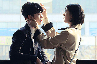 Suzy Pamer Tatap Mesra Lee Jong Suk di 'WYWS', Netter: Lee Min Ho yang Sabar Ya