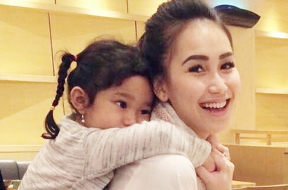 Akui Sering Diprotes Bilqis, Ayu Ting Ting Jarang di Rumah?
