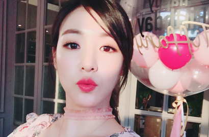 Usai Kabar Hengkang dari SM, Tiffany Tampil Polos Tanpa Make Up di Amerika