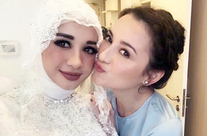 Seram, Badan Julie Estelle Hilang saat Pelukan dengan Laudya C. Bella-Aleesya di Foto Ini