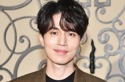 Jadi Pusat Perhatian di Paris Fashion Week, Lee Dong Wook Ucapkan Terima Kasih