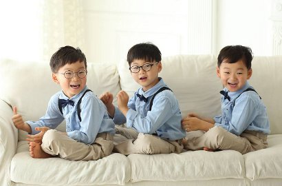 Hadiri Red Carpet BIFF Bareng Sang Ayah, Song Triplets Bikin Takjub dan Gemas