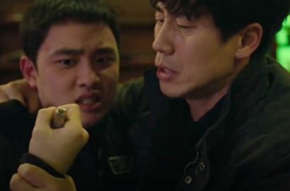 Siap Bikin Ngakak, Kocaknya Perkelahian D.O.-Shin Ha Kyun di Trailer 'Room No.7'