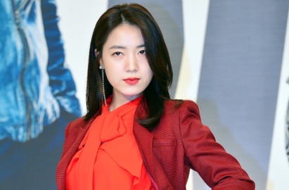 Bintangi 'Mad Dog', Fans Syok Lihat Hwayoung Tampil Seksi Pamer Belahan Dada