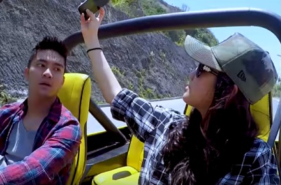 Unggah Vlog Romantis, Boy William dan Pacar Diam-Diam Syuting Pre-wedding?