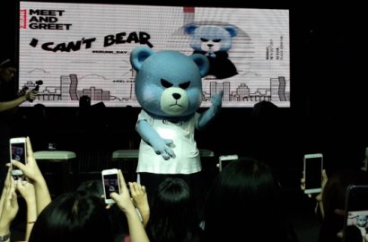 Bikin Iri, Krunk Beruang YG Bagi Tanda Tangan dan Foto Bareng Fans di Jakarta