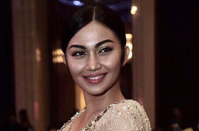 Pamer Jalan Bersama Kekasih dan Ibunda, Ariel Tatum Berhijab?