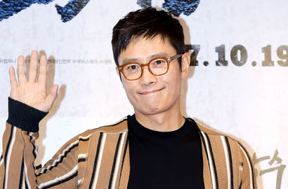 Lee Byung Hun Akui Ingin Jadi Aktor Utama Drama Penulis Populer Kim Eun Sook, Netter: Serakah