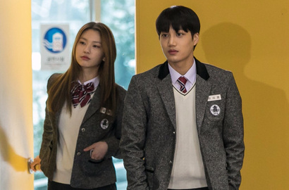 Hadang Kim Jin Kyung, Kai EXO Beri Pose Imut dan Sok Manja di 'Andante'