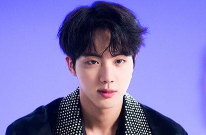 Beri Perhatian ke Member BTS Lain Saat Perform 'DNA', Jin Bikin Terpukau