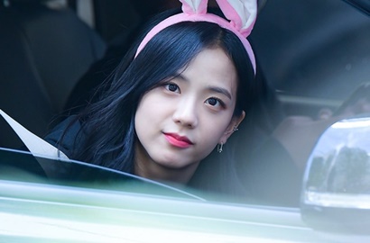 Lucunya, Begini Reaksi Jisoo Black Pink Lihat Lightstick Buatan Fans