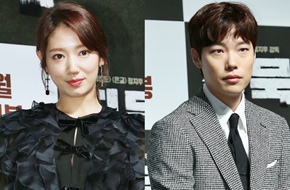 Tak Selalu Serius, Park Shin Hye Asyik Selfie dan Ryu Jun Yeol Ceria di Lokasi 'Heart Blackened'