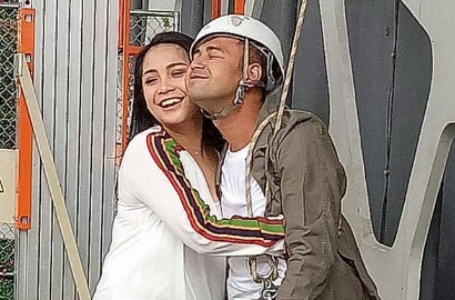 Sering Mesra dengan Ayu Ting Ting, Puisi Nagita 'Tegur' Raffi di Ultah Nikah Bikin Fans Nangis