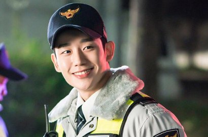 Kaget Namanya Paling Banyak Dicari Berkat 'WYWS', Jung Hae In Bikin Gemas