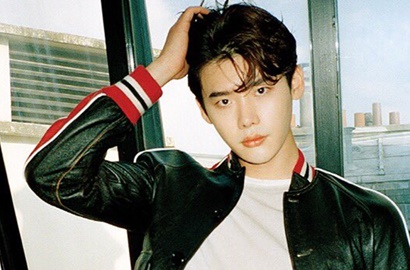 Pose di Jalanan Paris, Lee Jong Suk Tampil Karismatik di Pemotretan Ini