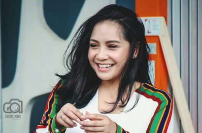 Pakai Baju Semi Transparan Saat Jadi Host HUT MNCTV, Nagita Banjir Pujian