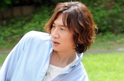 Pakai Head Band Bunga Besar, Dandanan Norak Kwang Soo di 'RM' Bikin Syok