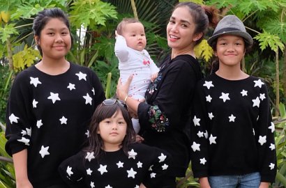 Geram Kembali Dituding Pilih Kasih ke Anak, Ussy Sulistiawaty Tulis Ini