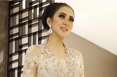 Berangkatkan Umrah 20 Korban First Travel, Syahrini 'Sentil' Artis Lain