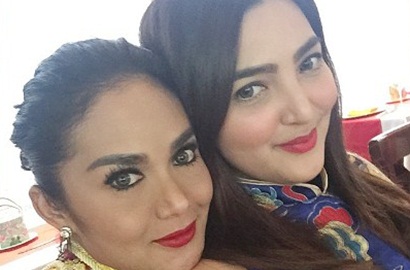 Ashanty dan Krisdayanti Kompak Unggah Foto Saling Cium Sayang, Netter: Adem Lihatnya