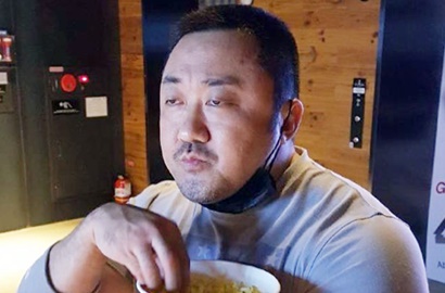 Senang 'Crime City' Raih 5 Juta Penonton, Selfie Ma Dong Seok Ini Siap Bikin Gemas